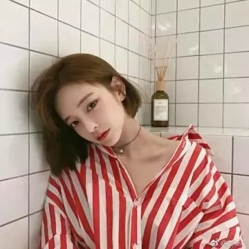 圣洁的艾曼妞